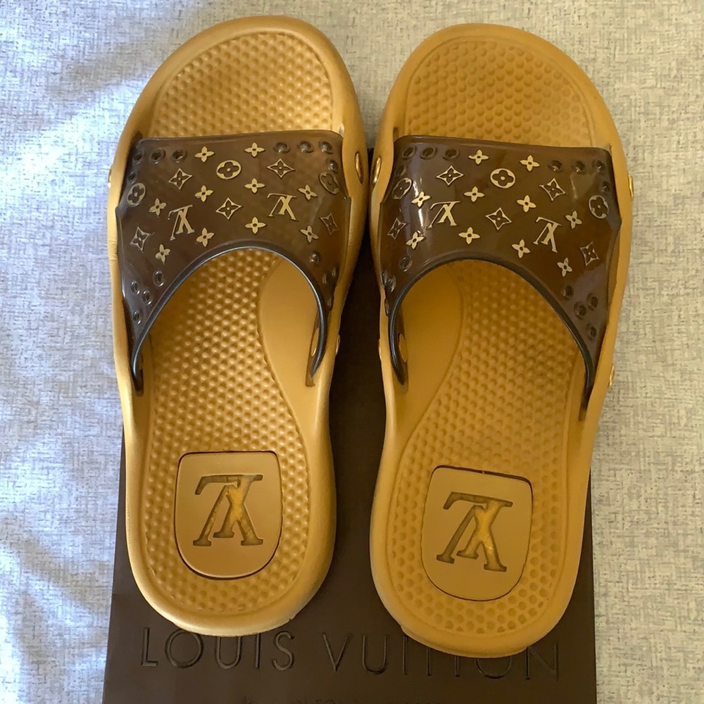 ❌SOLD❌ Louis Vuitton Slide Sandals